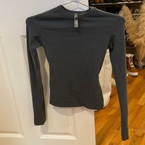 Skims long sleeve